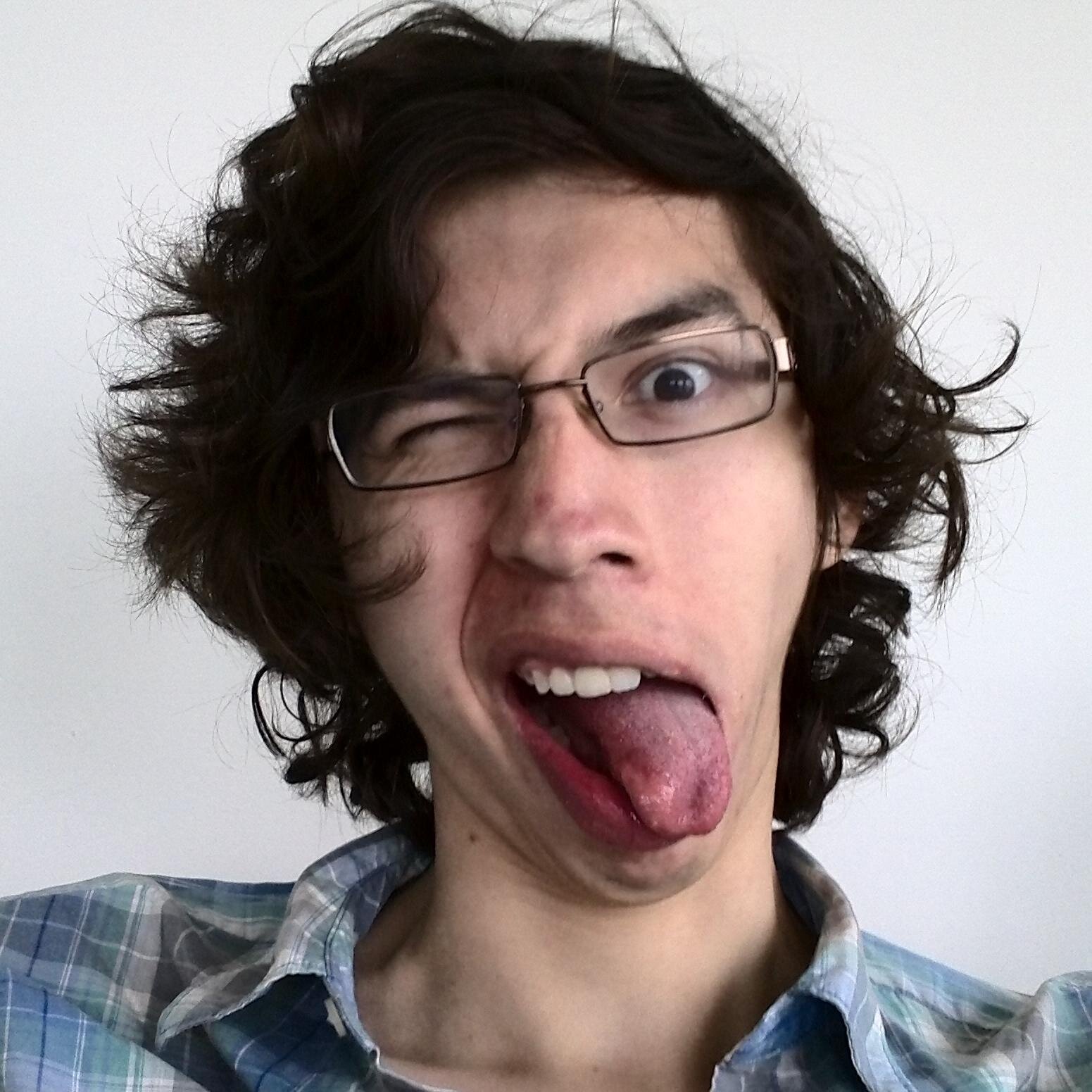 Ex-Naranyo, Programador, Universitario, Geek, Mochilero, Amante de la comida, Tecnología y mundo Entrepreneur.