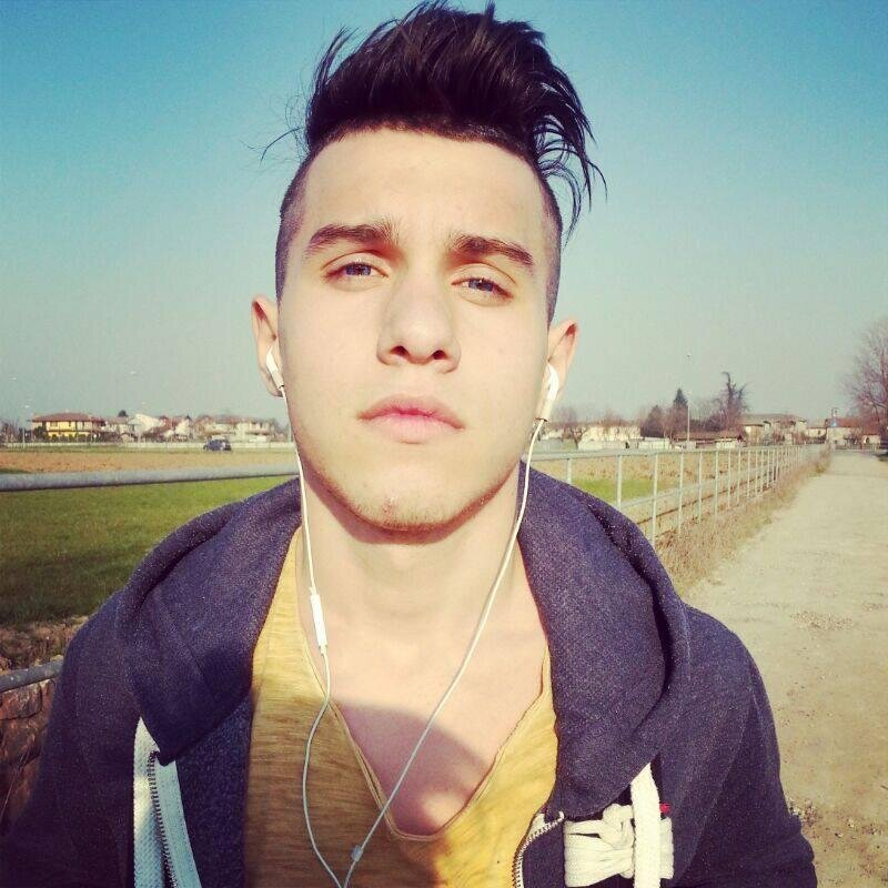 Im 16 
Live in italy,but im albanian 
On facebook my name is Paulo Topi
On instagram Paulo Stevensonn
I have a hip hop style,rest in peace and follow me :D .