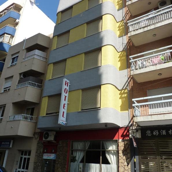 El Hotel Azahar está situado en Oliva.