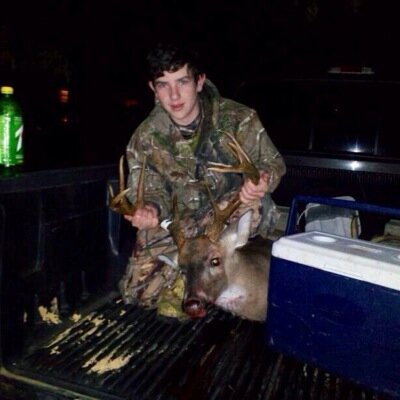 I ball⚾️. I hunt and fish. LSU AND FSU All day. SEAHAWKS go dumb.