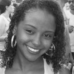[..] e todos a admiravam, porque mesmo ela estando mal nunca negou um sorriso pra alguém .