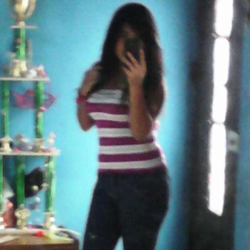 Jessy_2673's profile picture. Te veo mirarme fijamente a los ojos porque insistes en ocultar algo que es obvio entre los dos... Acaso crees que miento cuando digo lo que siento...