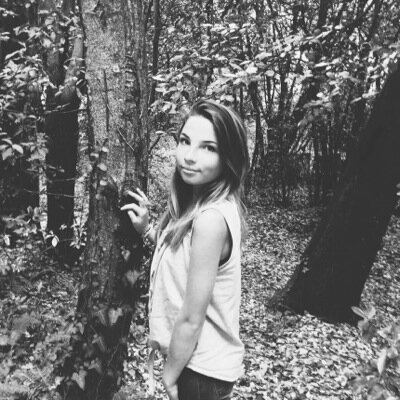 stayback_'s profile picture. coucou, je suis Isaline, j'ai 13 ans. J'aime la coiffure, le maquillage, la photographie, et la musique, mais j'aime tout particulièrement youtube !