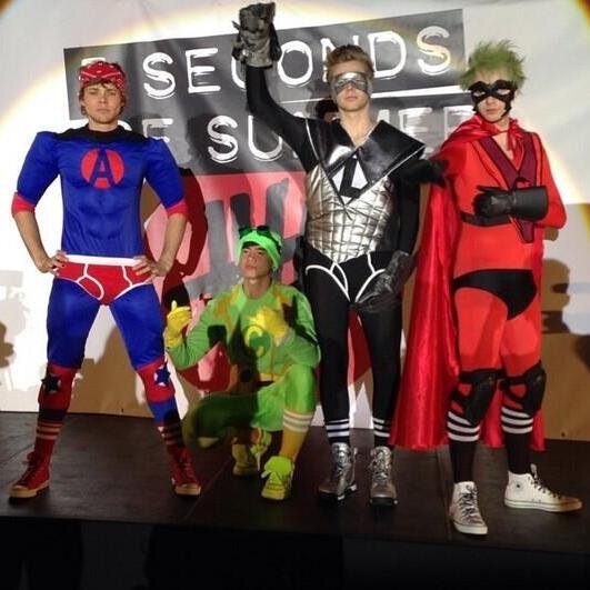 Here for the 5SOS fandom! Request imagines 
Outfits and talk to me whenever you need!!
