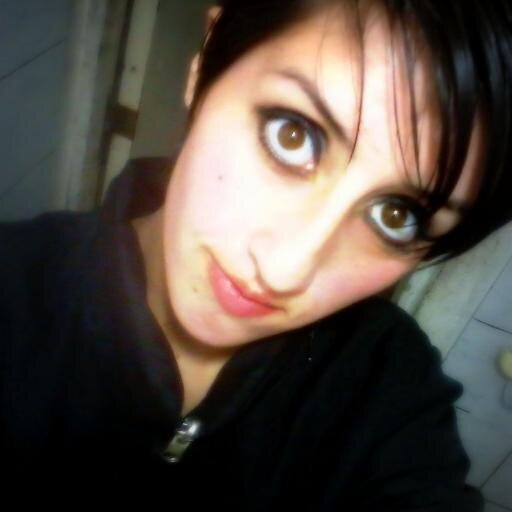 ♥ puedes ser algo que me merezca ♥ :$