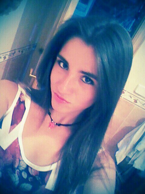 Con la mente en el cielo y los pies en la tierra. Él es el que saca mis mejores sonrisas                   ♥ Clau ♥ . Orgullosa de ser una Barbie de pueblo.♥