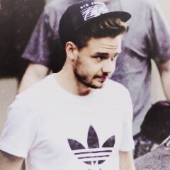 This is a free follow, lovely! PLEASE follow @1D_Pancake and not this account, she always follows back!