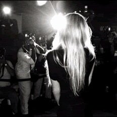 Live a celebrity every day life.