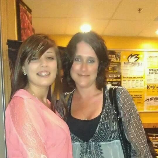 chellewhit29's profile picture. 