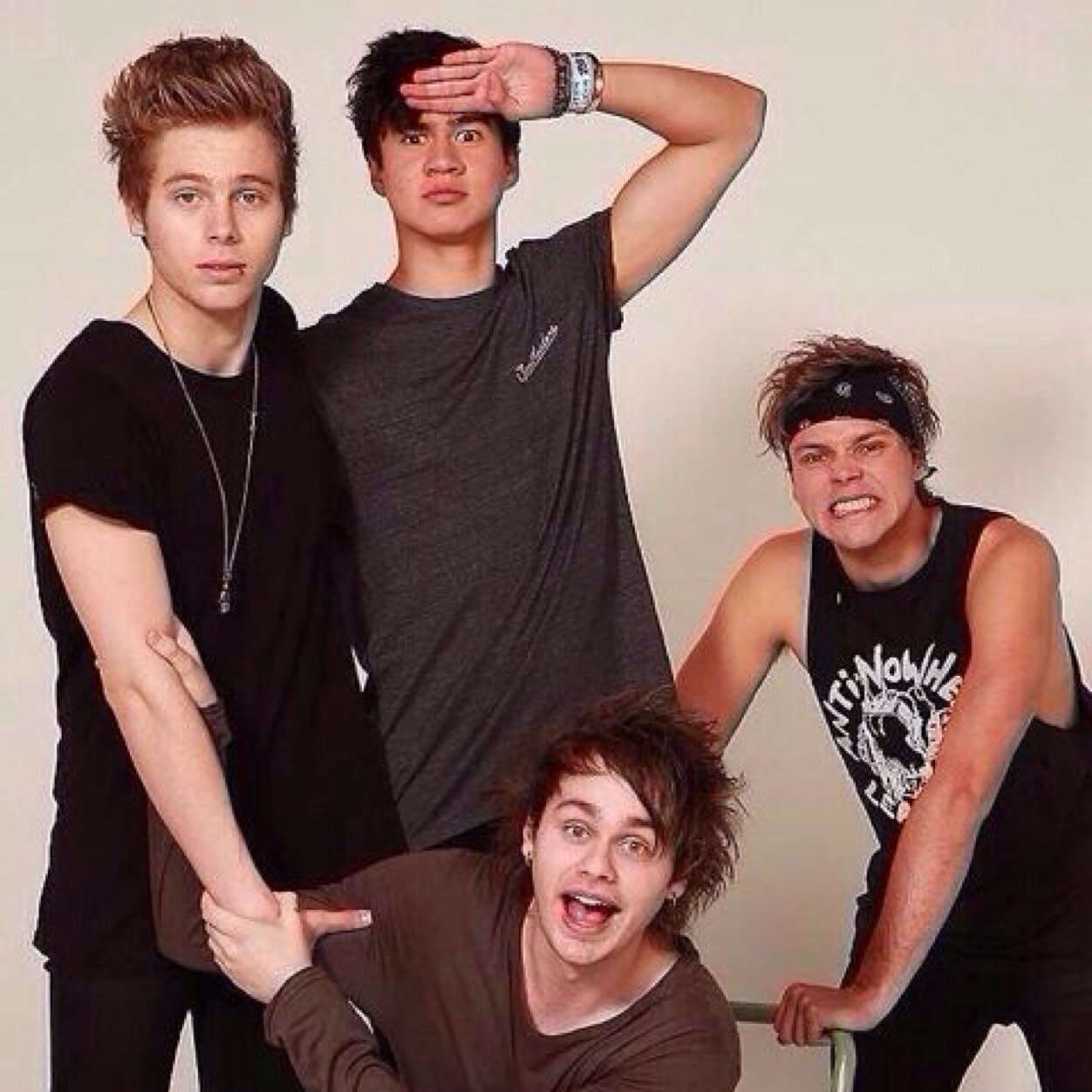 5SOS is life☆ team follow back☆ We'll never be as young as we are now☆