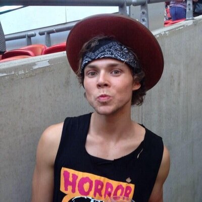 I just like food and calum hood. ||taken||bi||rp/fl||