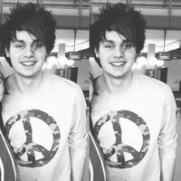 I like pizza, Michael likes pizza, so thus we are meant to be. 5sos fam/directioner 0/5 0/4
