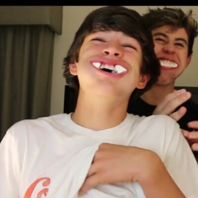 Hayes is love hayes is life
Taylor is my bae for life
Cam is as sweet as ham
And Nash got an Ass
Matt hes fine as.....
Carter dont stap
Shawn is an angel