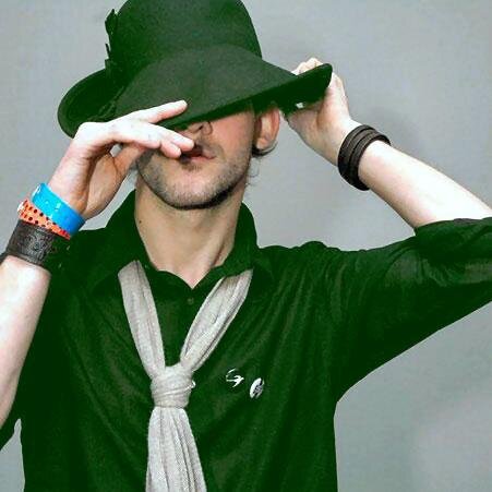 PrinceOfRiddles's profile picture. The future is a game; time is one of the rules. Wanna play @DentedMorality? // {RP 21+}  #Batman AU #BPRP