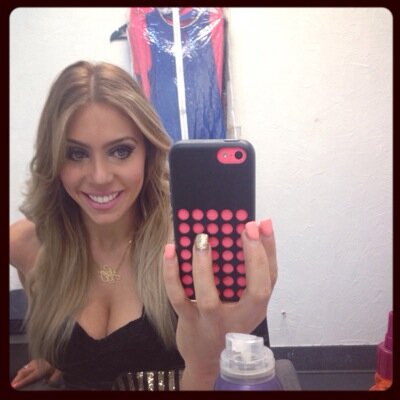 Karla es una nueva conductora de los deportes de Televisa del Golfo, le dara ese aire de frescura, belleza y moda a los programas y reportajes a nivel local.