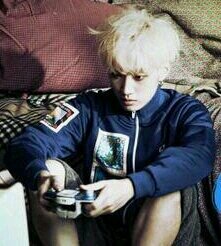 Leader of B1A4. How about you visit our dorm once in a while, and taste my cooking?