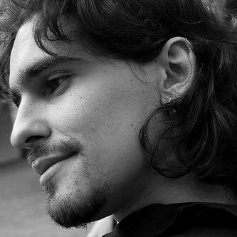 Sou um gurizão. Mas já fui um sabonetinho (in portuguese, Big boy, but I was a little soap). Entrepreneur, Geek, Libertarian, Amateur musician.