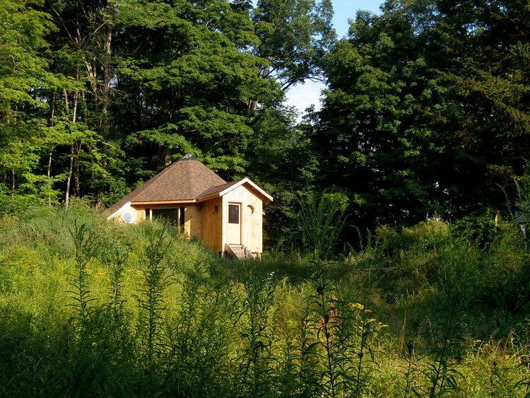 Nature Connected Arts and Therapies: ancient, multicultural and innovative programs foster awareness, creativity and community.
luzelena@mahaloartcenter.com