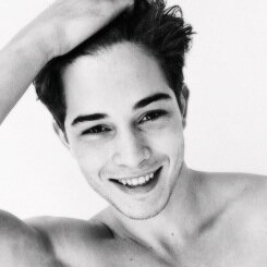 WHastingsLG's profile picture. F e e t .