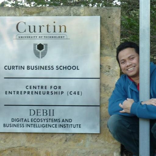 izwannizal's profile picture. A lecturer cum researcher. Have a great interest in doing data mining research works. Love to explore web 2.0 tools for T&L. Active in running and volleyball