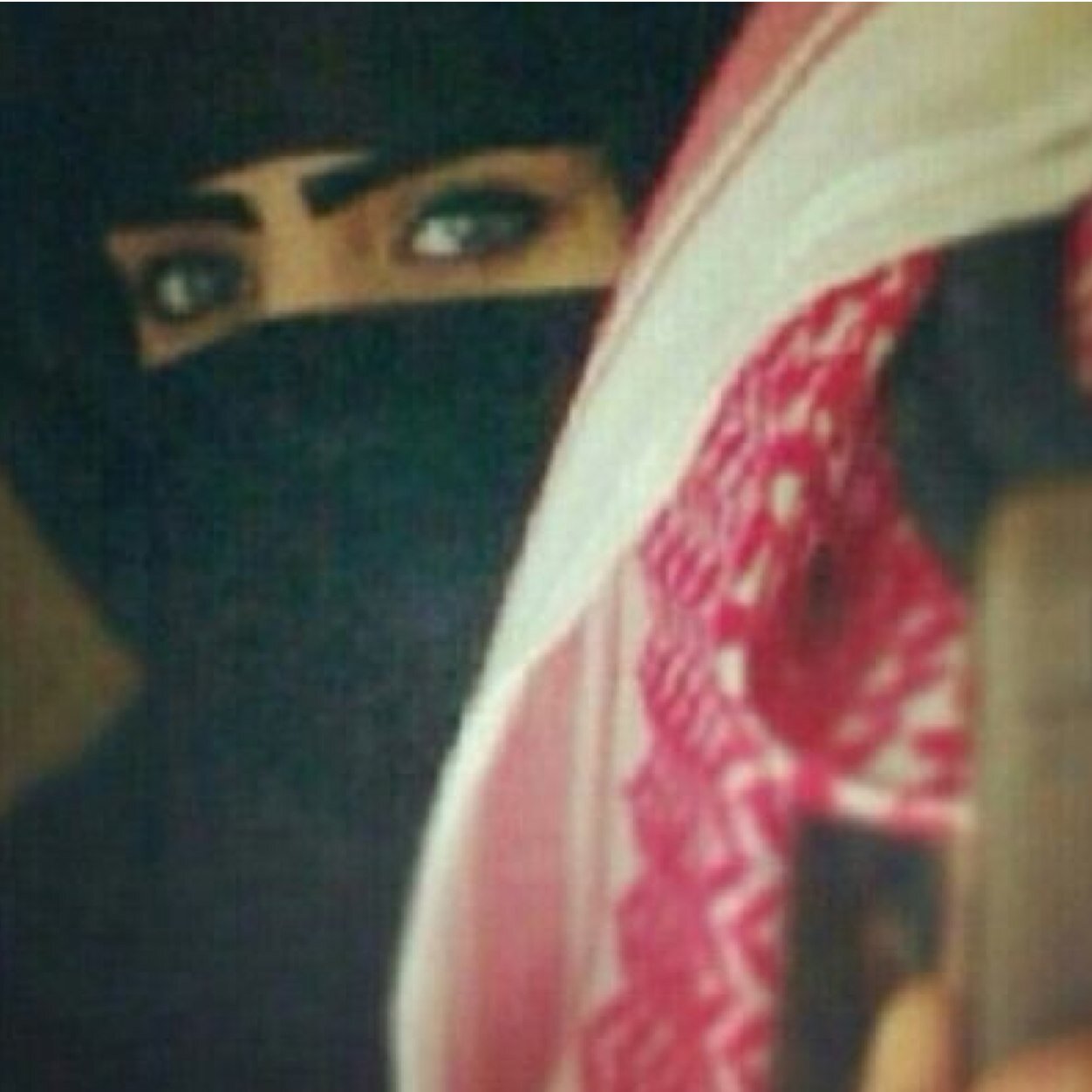 Athermagdah's profile picture. ‏مَآرحت ععَن بآلي ولآ غابِ ططآريككَ، وذكرىَ غِرآمک ففَي فؤآديَ مقيممَ...