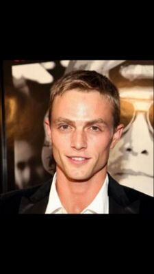 @CoachRealRP's second hand. Employed by @RemingtonTateRP. Geek at heart. Part of @TheREALSeriesRP family! 18+