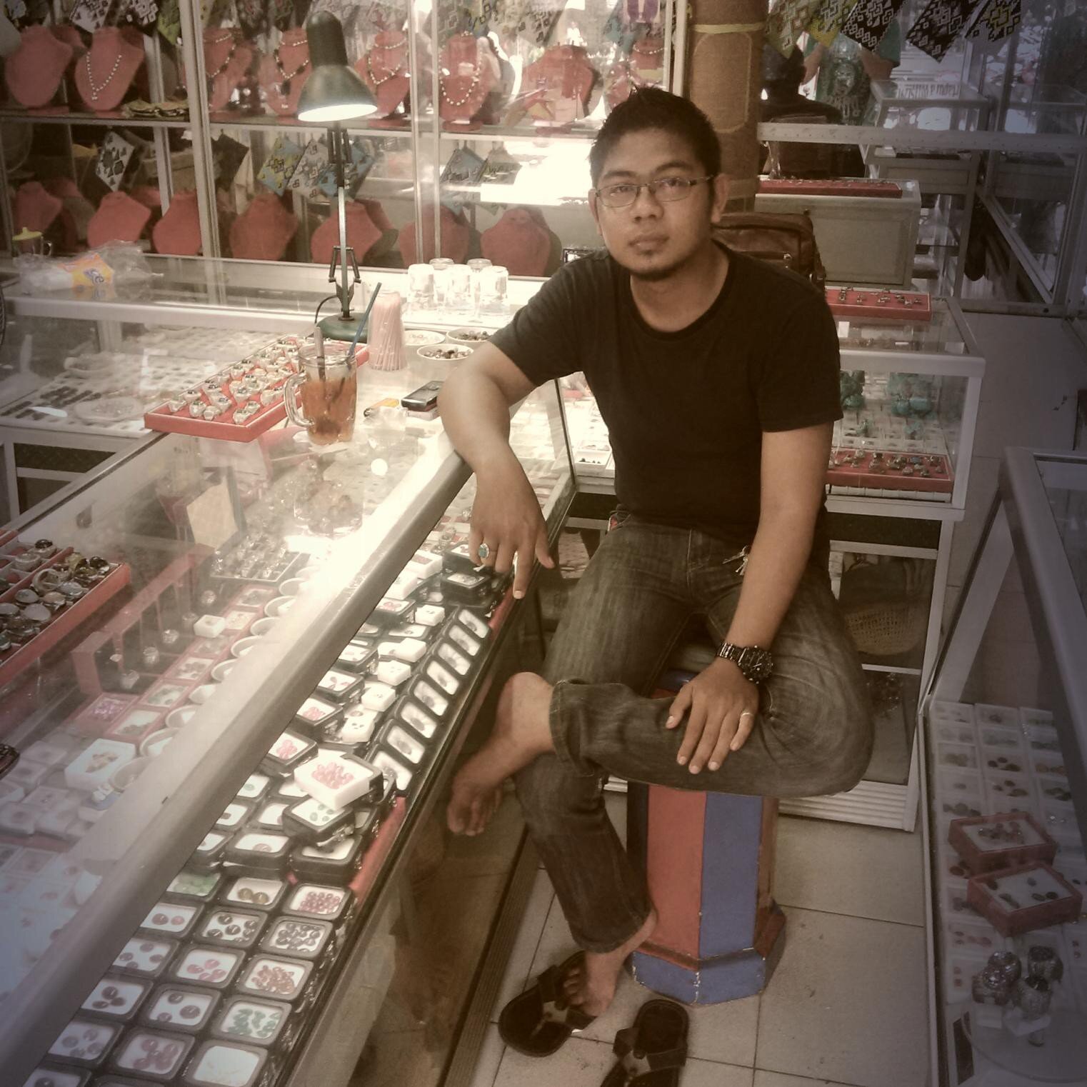 ZeinAlbaity77's profile picture. Yang suka cincin,batu permata dll invite
Pin bbm saya 2B1FC710.
Harga kampung.. kualitas gedung..