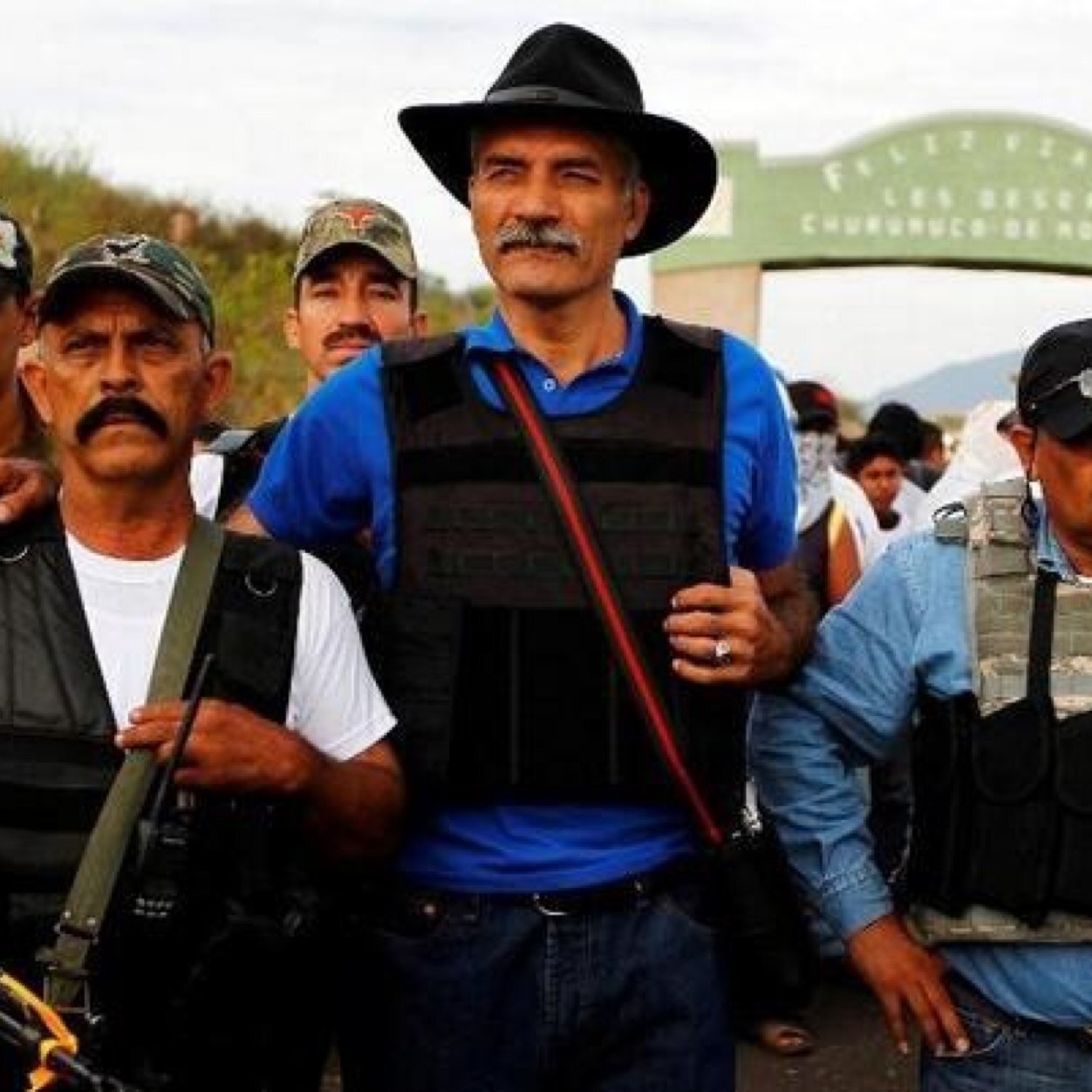 #MexicoSOS ------- Estamos viviendo un regresión histórica basada en ilegalidades, represión y abuso de poder ---------