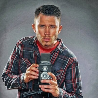 photographer, bartender, disappointment Instagram @Laypo