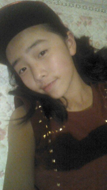 Follow me.I'm from China.I'm Chen Linqi .At theage of fourteen.I love my family and friends and Justin Bieber!They are my everything.Bieber,you are greatt