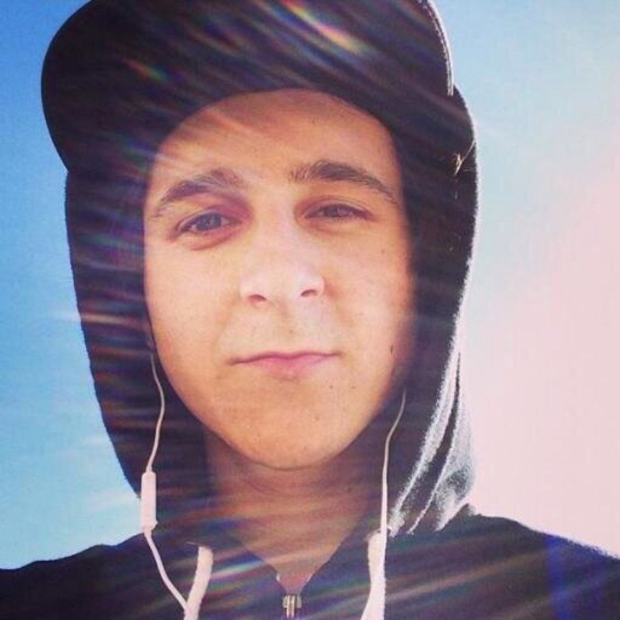 GO FOLLOW @MitcheLiley ✌️✌️✌️ @MitcheLiley