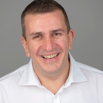 20+ years experience in the IT industry with the scars to prove it. Cloud, your DC, my DC - its all just infrastructure! Make it effcient, simple, and scalable!