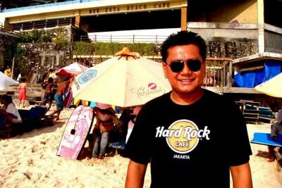 Married, OFW - Teacher, Part-time News Writer and Contributor.