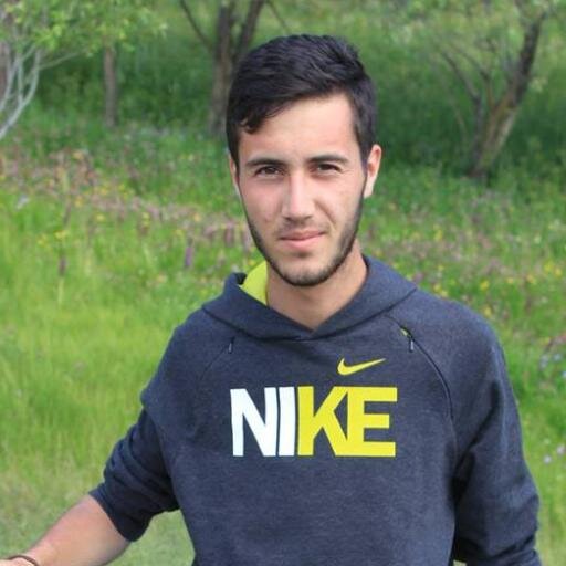 Profesyonel Masatenisi Sporcusu,  Futbol Fanatiği
