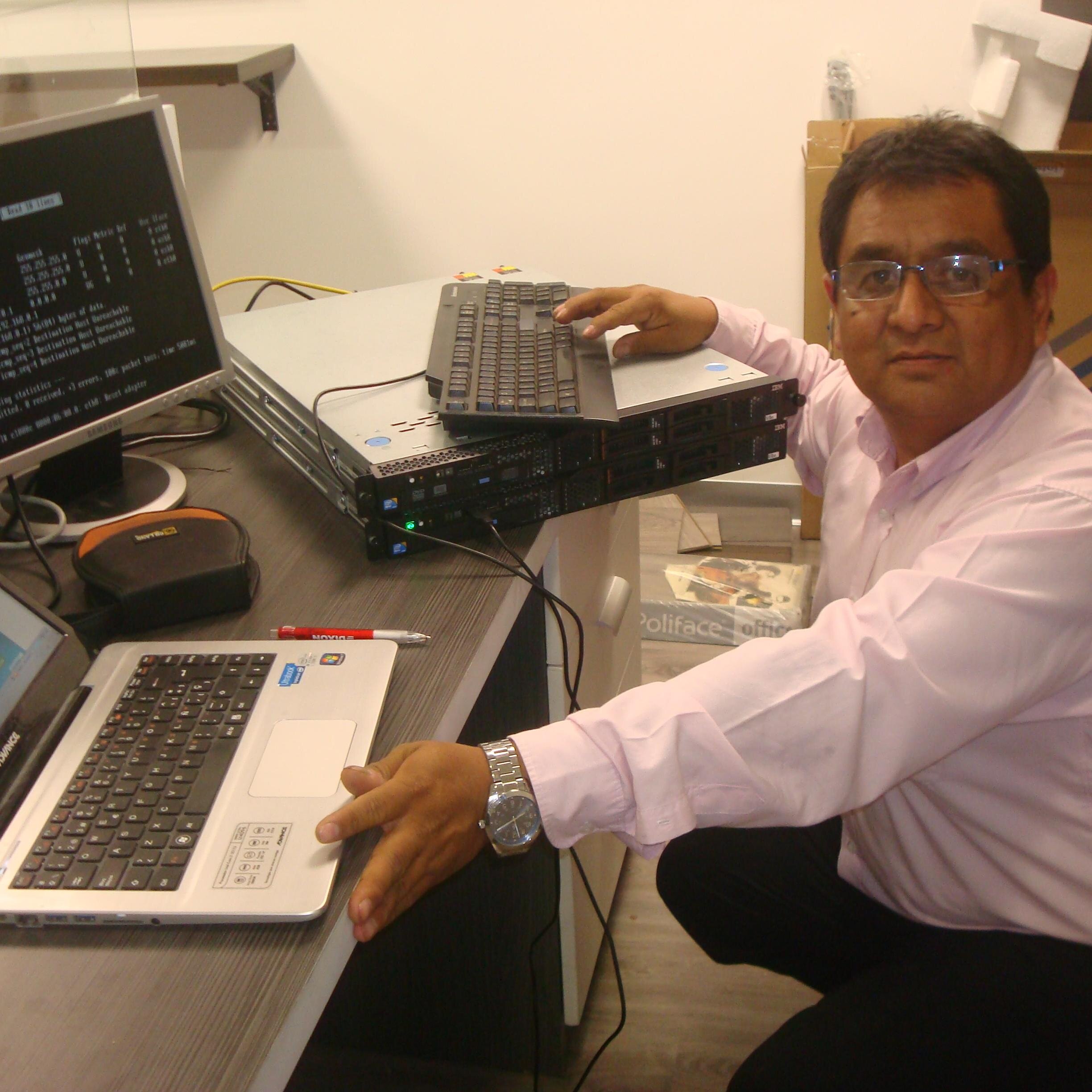 Profesional en Redes y Experto en sistemas LINUX y Windows