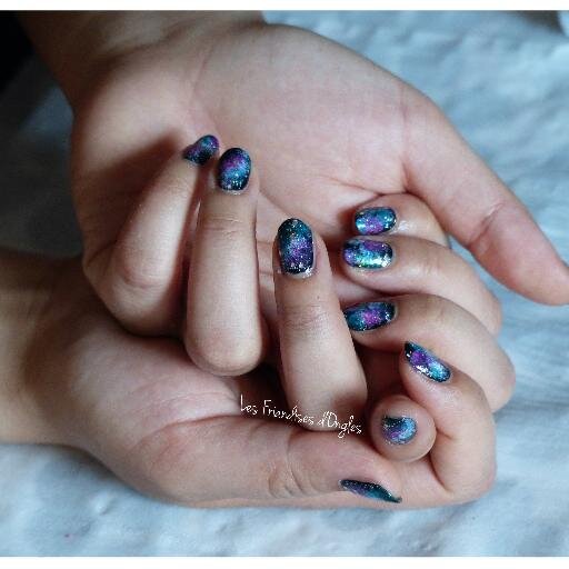 Fan de tout ce qui est création manuelle (bijoux, accessoires, nail art, cosmétiques...)
