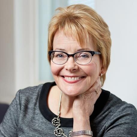 Olen kiinnostunut tulevaisuudesta, osaamisesta sekä koulutuksen ja työelämän kehittämisestä. Innostun uusista asioista, yrittämisestä ja ihmisistä.