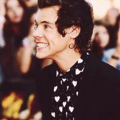 Free follow @permanentlyhes (just please retweet my tweet, trying to win tickets !!!!)