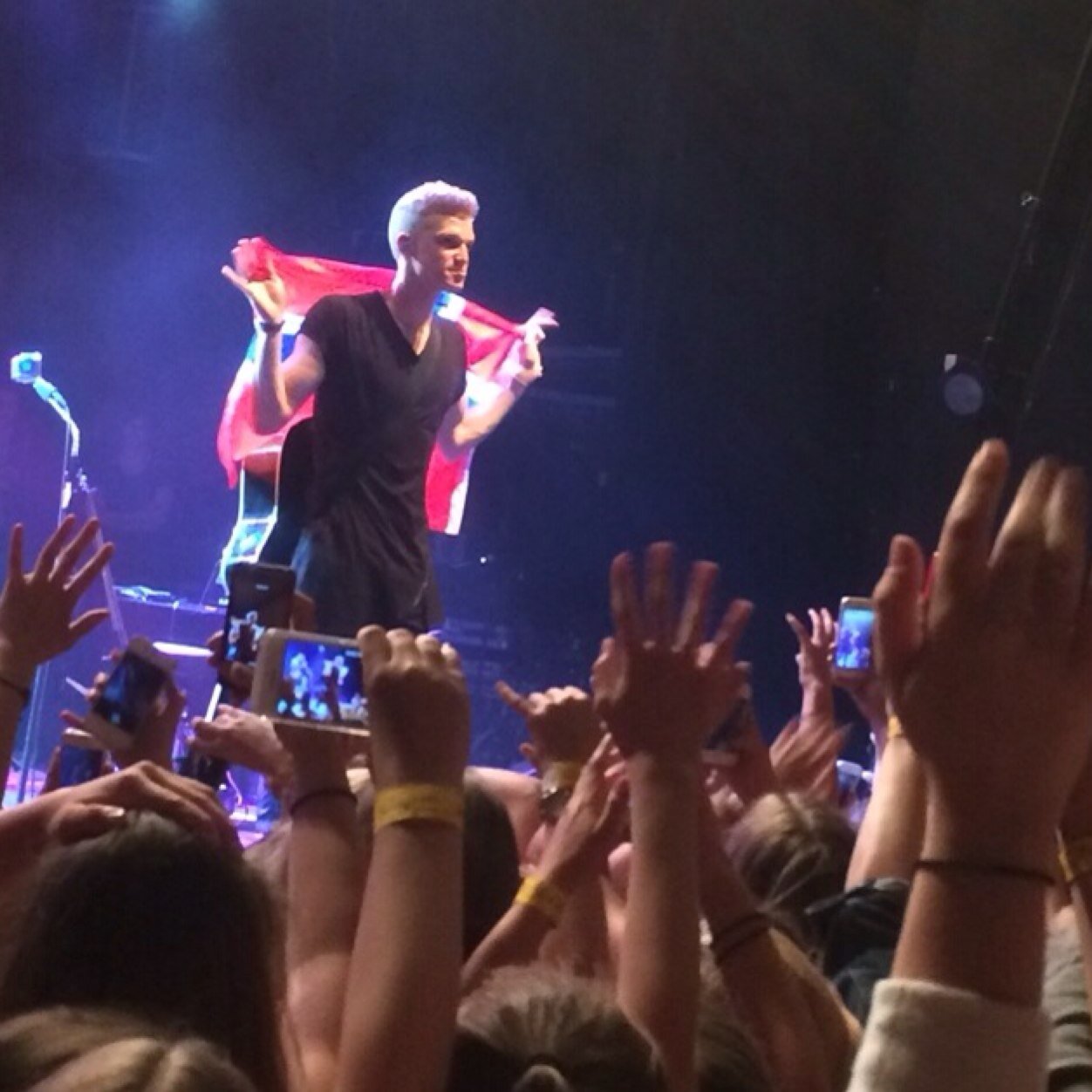 I love @codysimpson. Yupp, that's it Cody followed 18/02-2013