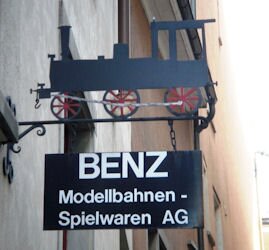 Modelleisenbahnen, Plastikbausätze, Modellautos, RC-Helikopter, RC-Autos, Dampfmaschinen, Games-Workshop Service- und Reparaturarbeiten.