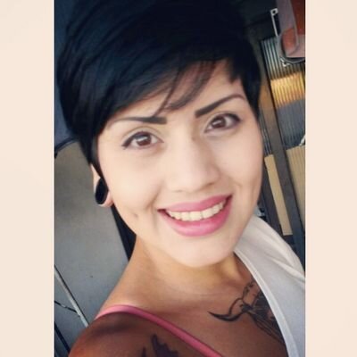 Seja feliz do jeito que você é, não mude sua rotina pelo o que os outros exigem de você simplesmente viva de acordo com o seu modo de viver.
