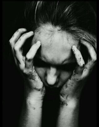 Queriendo escapar de la realidad,yendo a la felicidad: Mi muerte.//Emocionalmente enferma