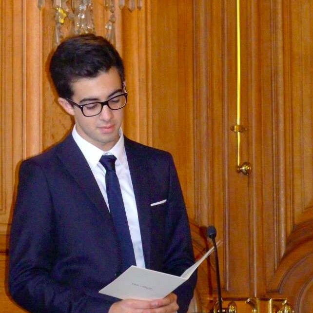 Etudiant à l'@ESSEC Business School, ami des palmipèdes et autres excentricités.