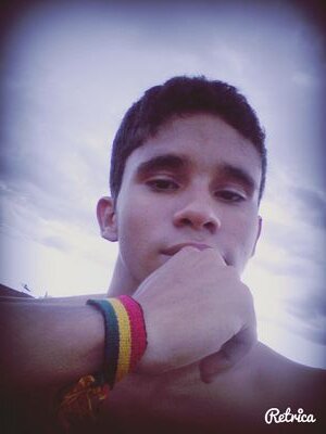 17 anos, Moro na Jamaica, Historiador, canto reggae...

Reggae a vida com amor♡