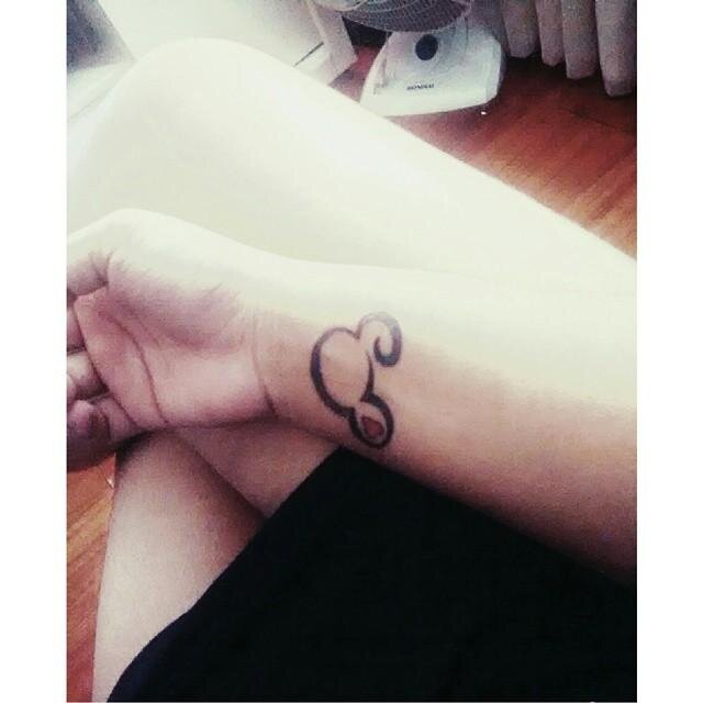 Me ama ? Conta até 1 que passa .  Não é que eu seja anti-social , só não suporto gente idiota e o mundo está cheio delas =]