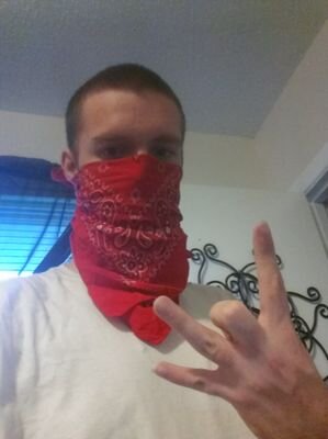 a real nigga out here hustlin getting payed 4life