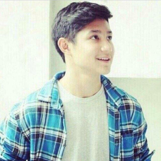 Official Akun @RasyaTweet :D, Go Follow Rasya Tweet Untuk Kamu Yg Sering Galau :D
