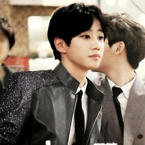 maknae u kiss @JuN97L | 97 liner | single (bukan berarti jones) | need some friend (?)