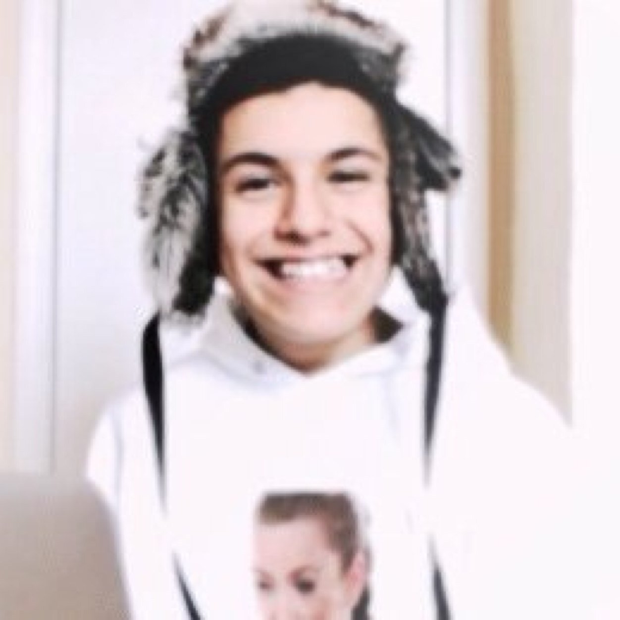 Smile because @Lohanthony the booty poppin' king follows you :) xo