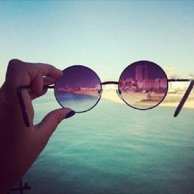 جامعيه، لا يهمني شكل الرجل ولا عمره بل اخلاقه وايمانه